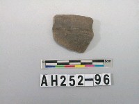 藏品(黑色泥質陶口緣殘件)的圖片